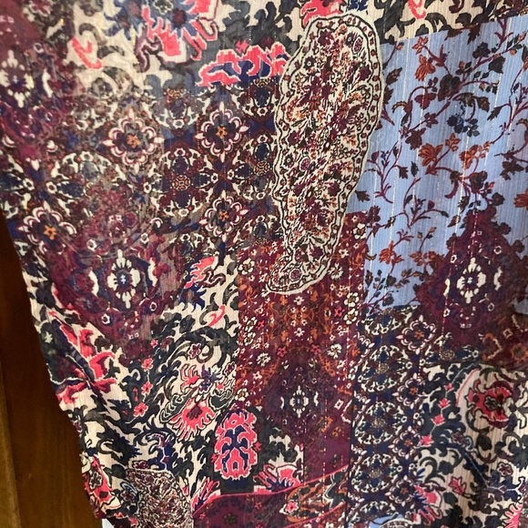 👚(bundle 4 items w/👚for $16) Beautiful cover up - Picture 6 of 7